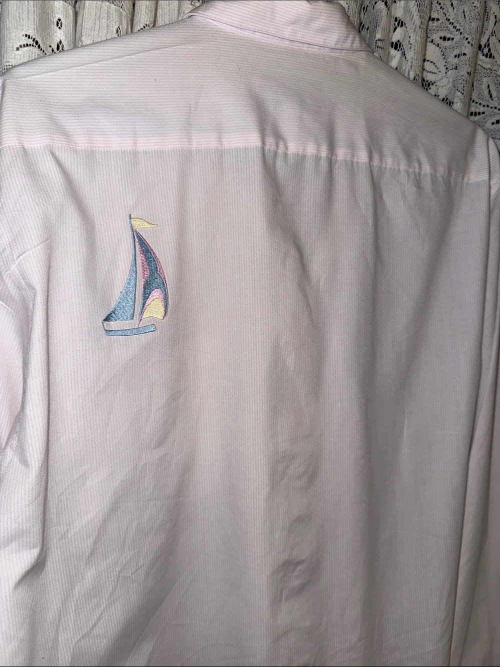 Las Olas Women’s Light Pink Sailboat Embroidered Button-Down Shirt - Picture 6 of 7
